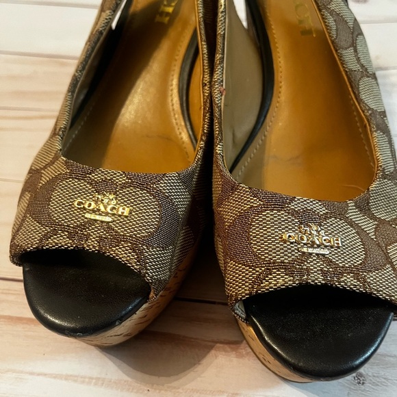 Coach Insignia Ferry Peep Toe Wedge Heels Shoes 6.5 Women - Picture 2 of 8